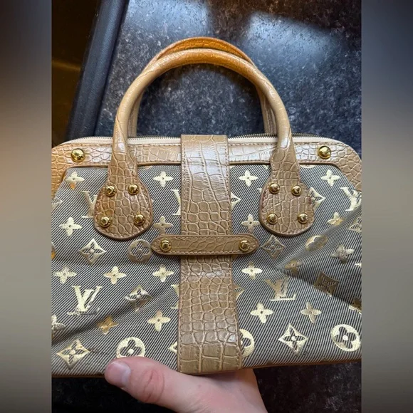 Louis Vuitton bag in Beige and Gold - Picture 6 of 6
